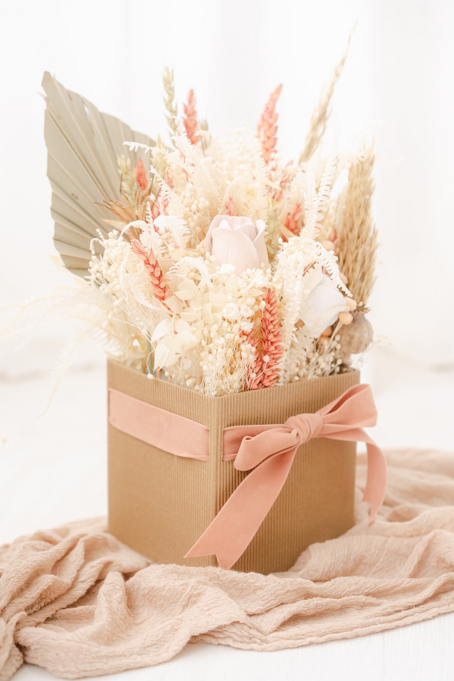 Arranjo com duas flores