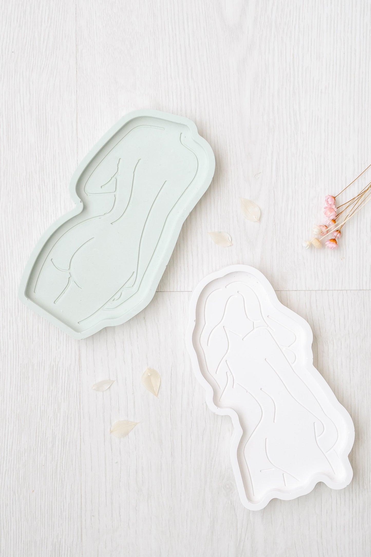 Bandeja silhueta mulher sem cabeça