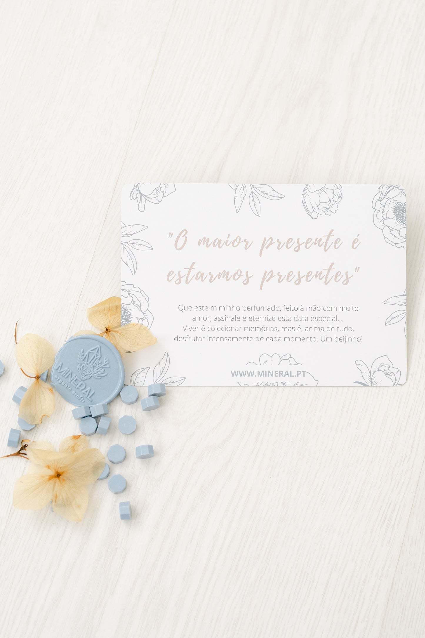 Arranjo com duas flores