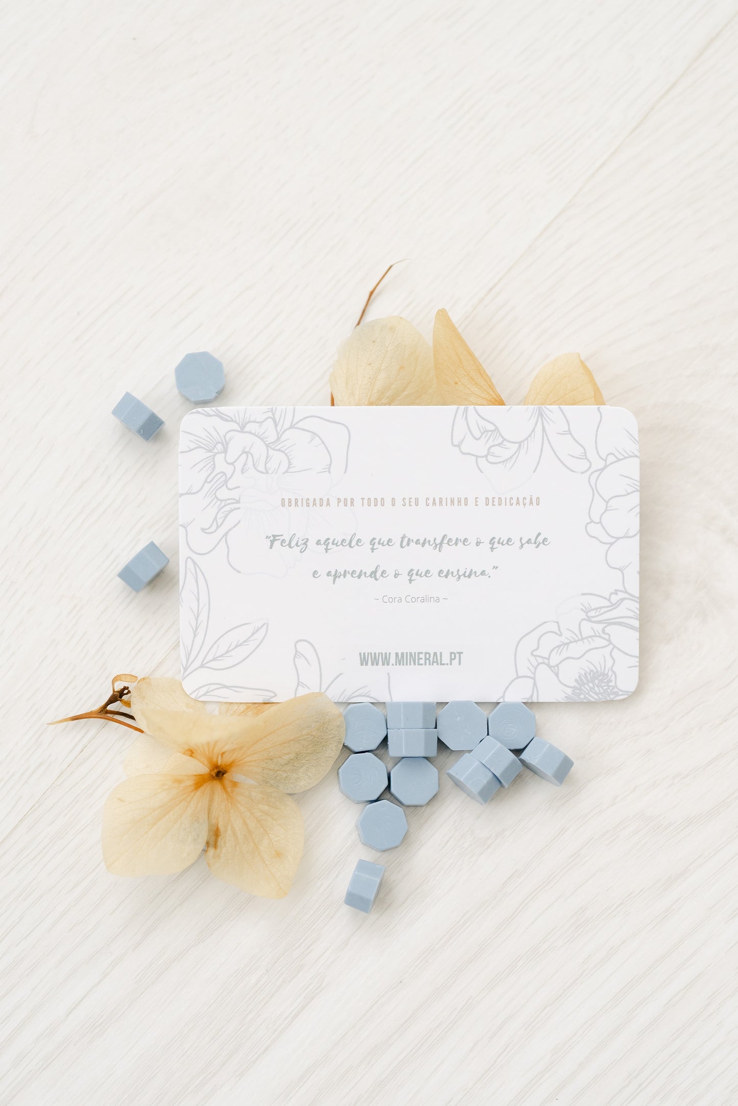 Arranjo com duas flores