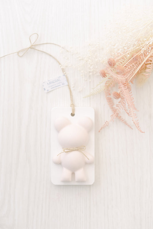 Patela com urso sem rosto