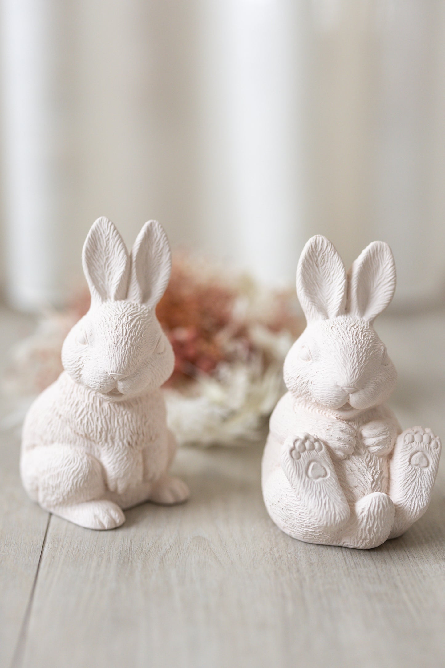 Coelho realista em pé